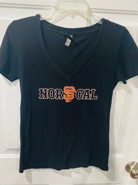 San Francisco Giants "NorCal" Black V-Neck Tee women’s size L